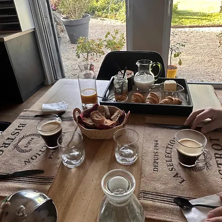 Logis De La Brangerie -puydufou 15 Min Couette-café